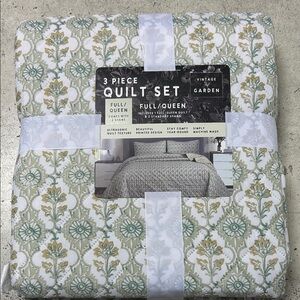Full/Queen Quilt Set in Green and Cream